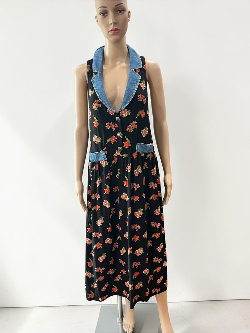 Sleeveless cottagecore Black Floral Maxi Dress with Denim Trim vintage 90’s